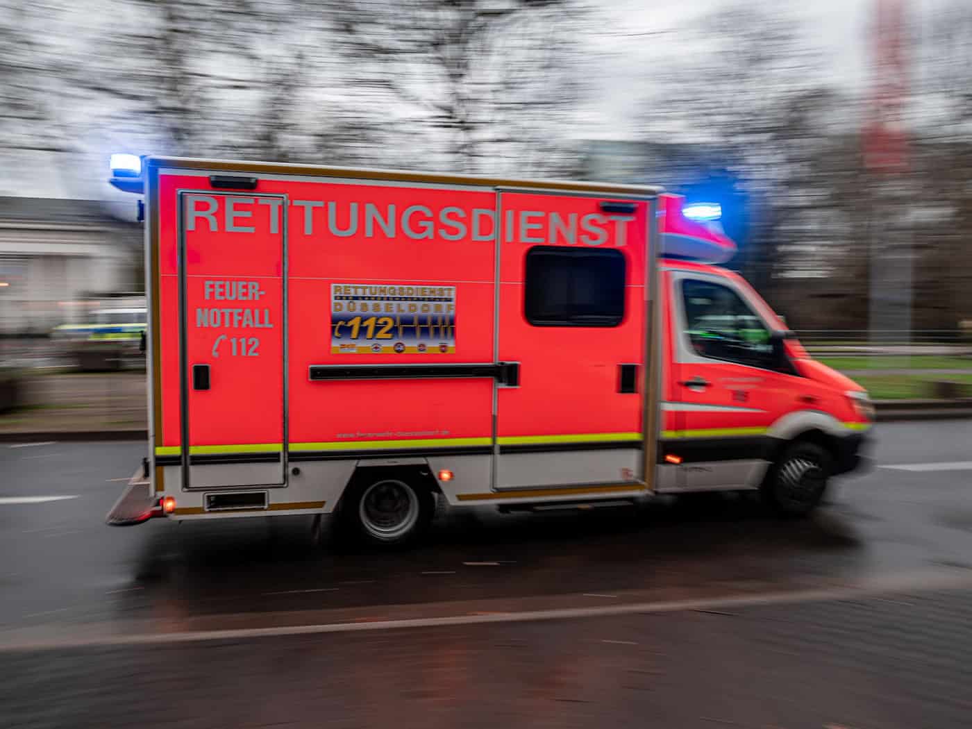 Zwölfjähriger wird beim Spielen unter Baum eingeklemmt