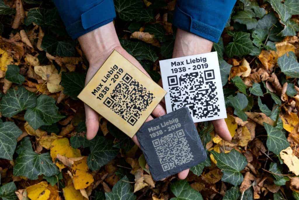 Unterschiedliche Plaketten können für die Eingravierung eines Barcodes gewählt werden. Foto: Steffen Füssel