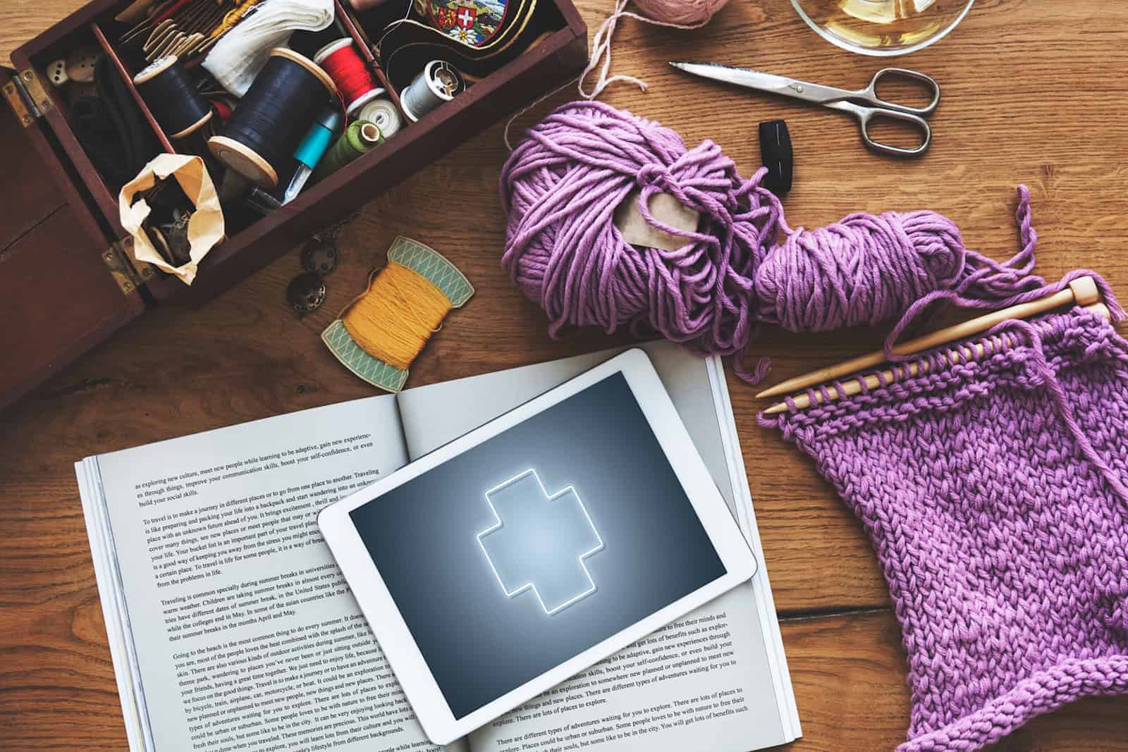 Digitale Helfer wie z.B Sprachassistenten lassen sich sehr einfach in das Wohnumfeld integrieren. Foto: © rawpixel, 123RF