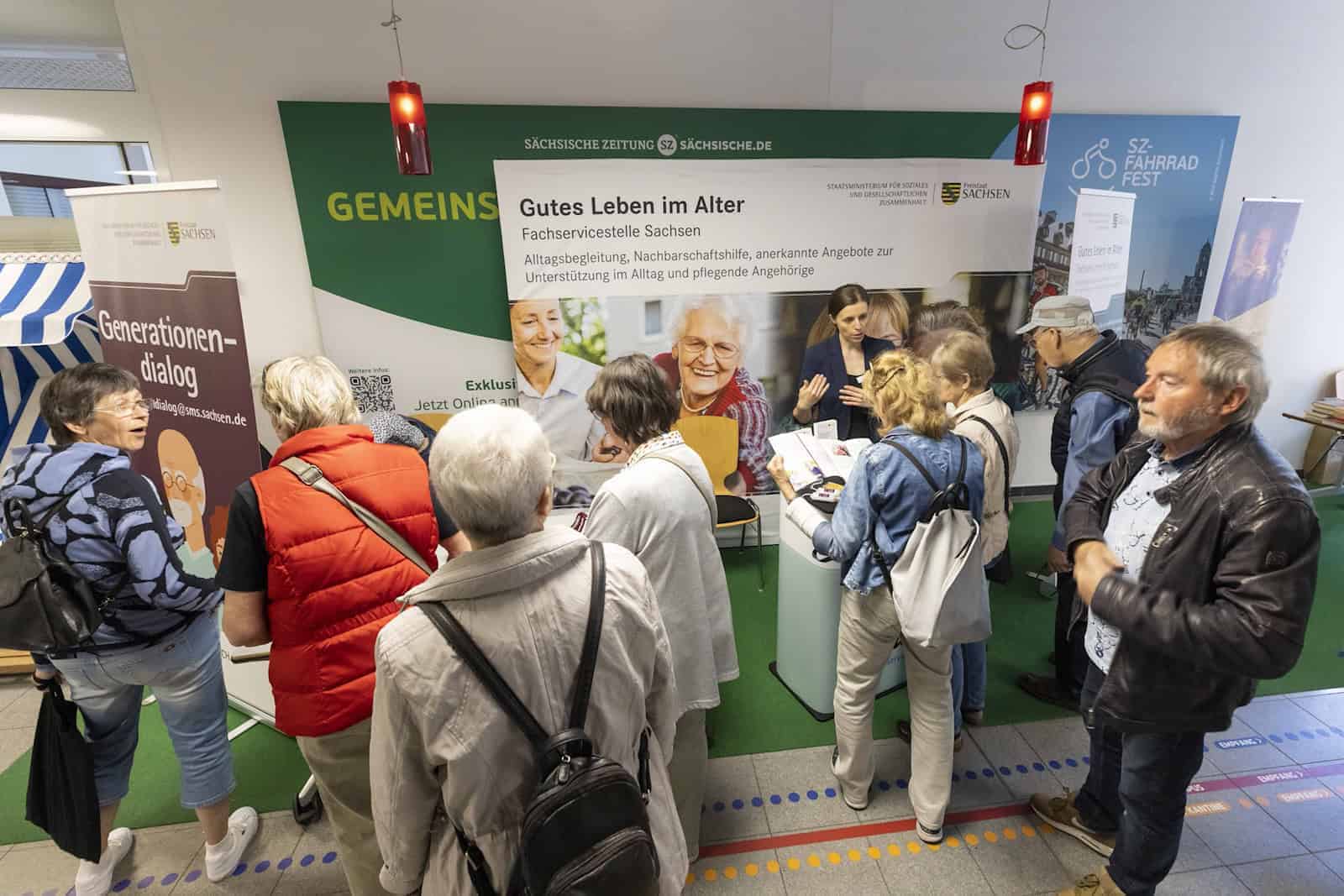 Rentner lassen sich beim Aktionstag beraten