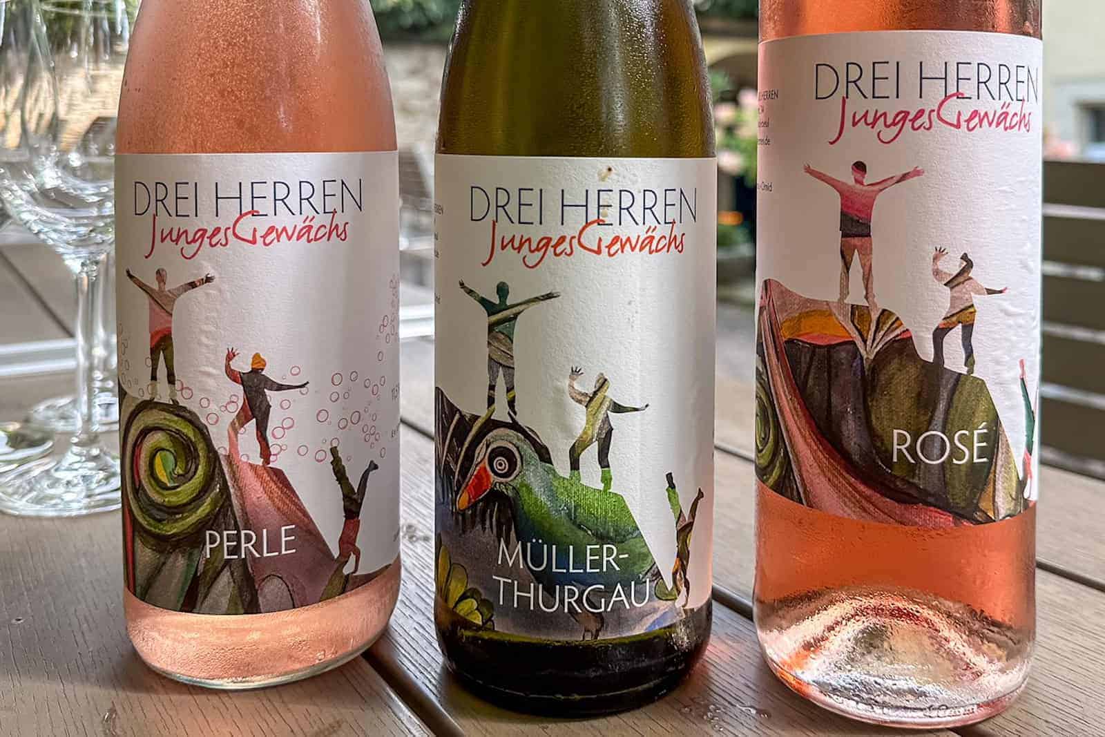 drei Flaschen Wein