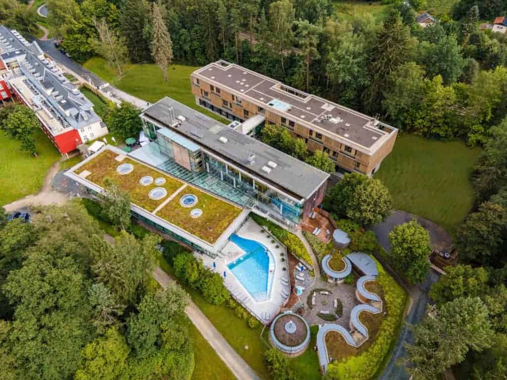 Luftbild des neuen Radon-Therapiezentrums in Bad Brambach.