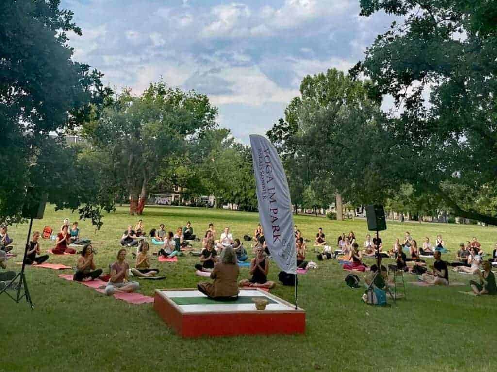 Yoga im Alaunpark