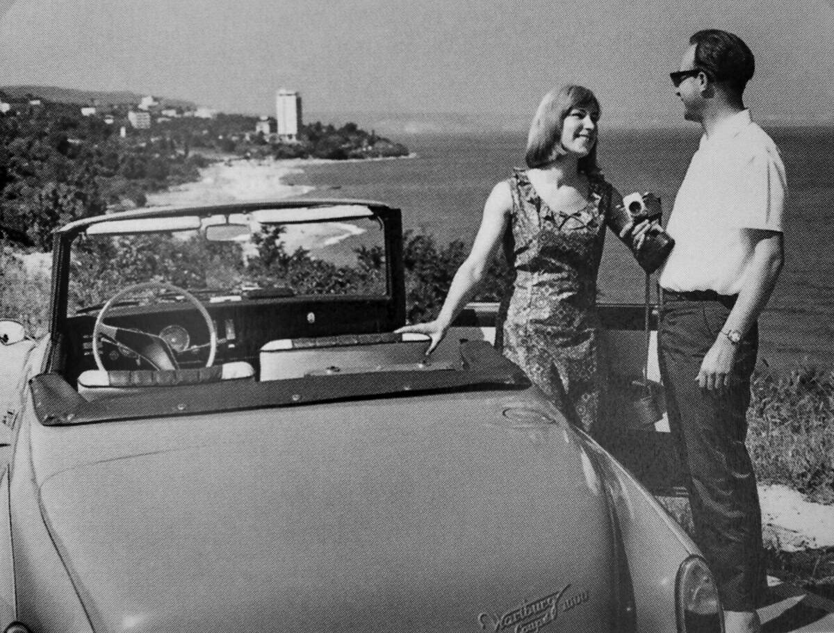 Mit einem Probefahrzeug der Dresdner Karosseriewerke in Varna/Bulgarien, 1967