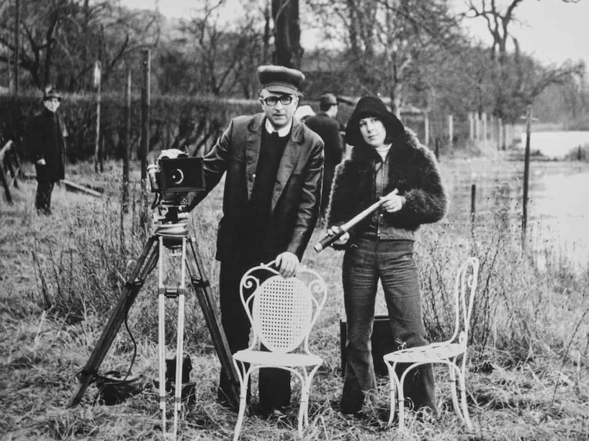 Ernst und Cornelia Hirsch bei Hochwasser am Loschwitzer Elbufer, 1974. Foto: Mattias Griebel