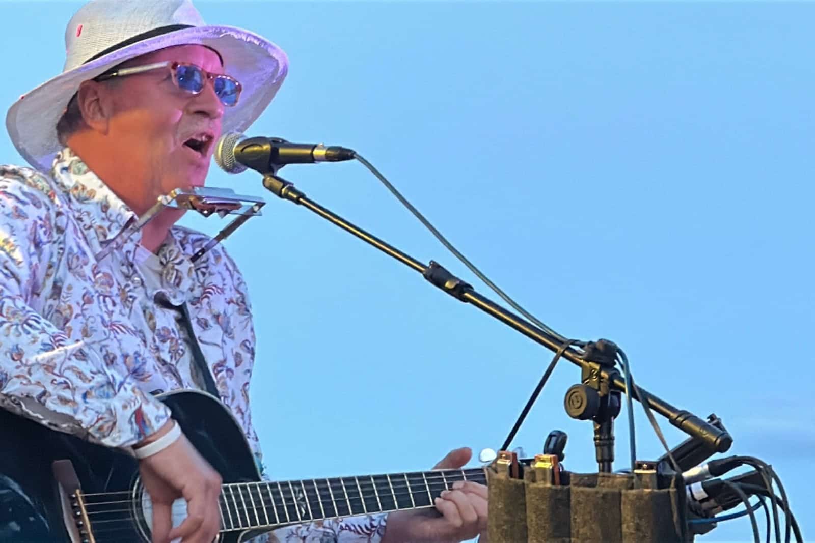 Entertainer Sven Teetz bei einer musikalischen Lesung. Foto: Privat 