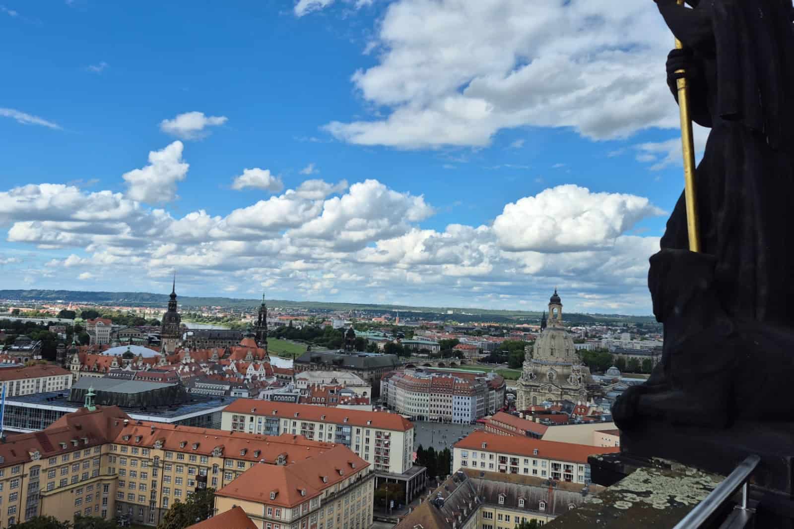 Blick vom Rathausturm auf die Altstadt von Dresden. Foto: Katrin Koch