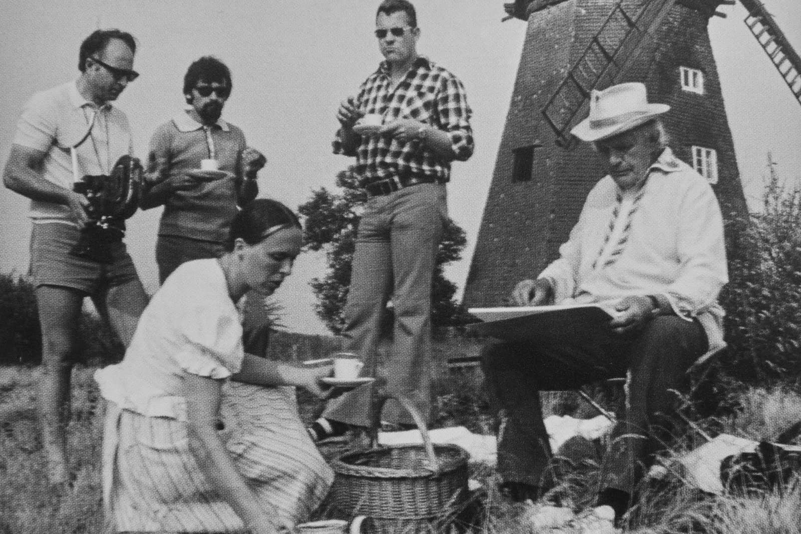 Filmteam und Modell bei Otto Niemeyer-Holstein, 1975. 