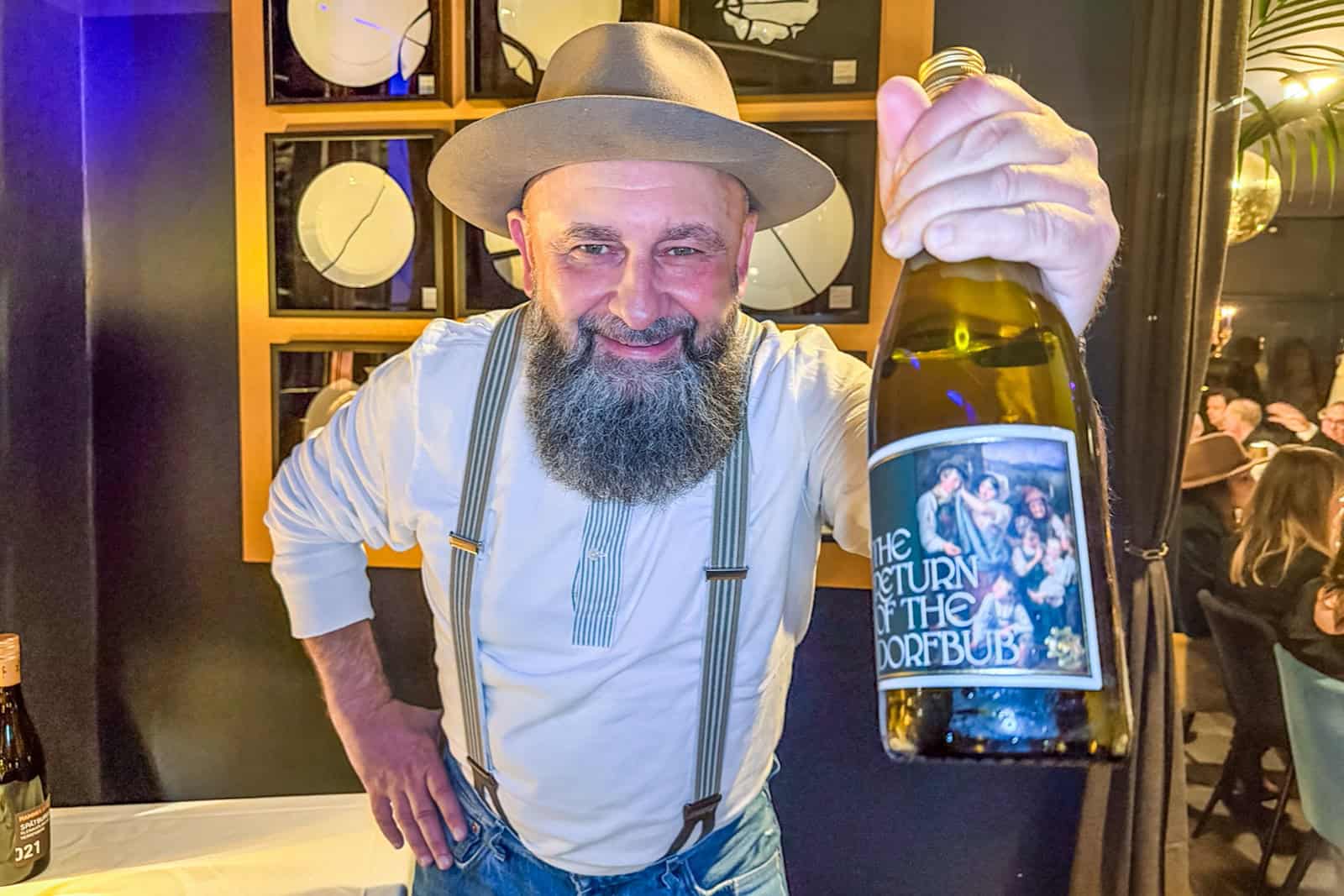 Der Winzer & sein Wein: Christof Hammel und "The Return of Dorfbub". Foto: Ulrich van Stipriaan