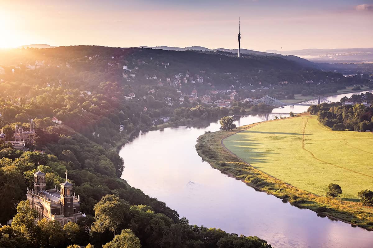 Der Fernsehturm wartet noch auf seine Sanierung und Wiedereröffnung. Foto: ddpix.de (DML-BY) 