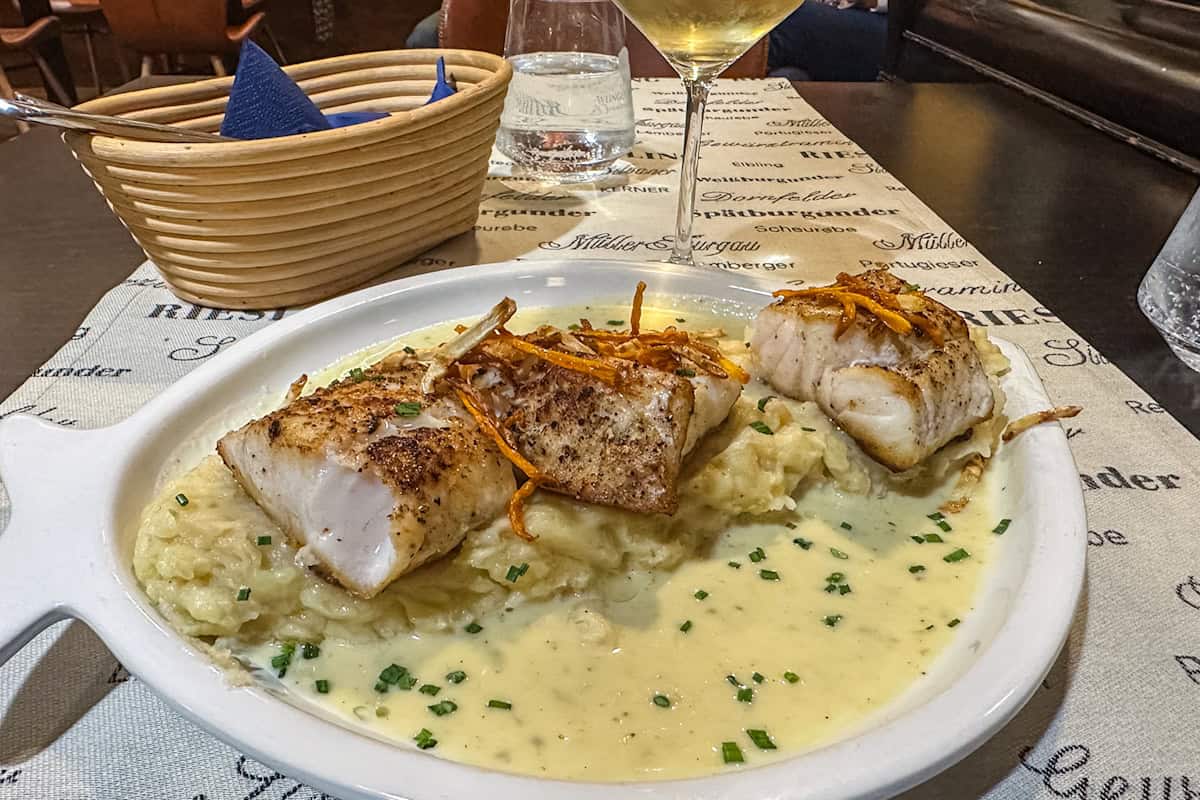 Zum Riesling passt ganz wunderbar Zander. Foto: Ulrich van Stipriaan. 