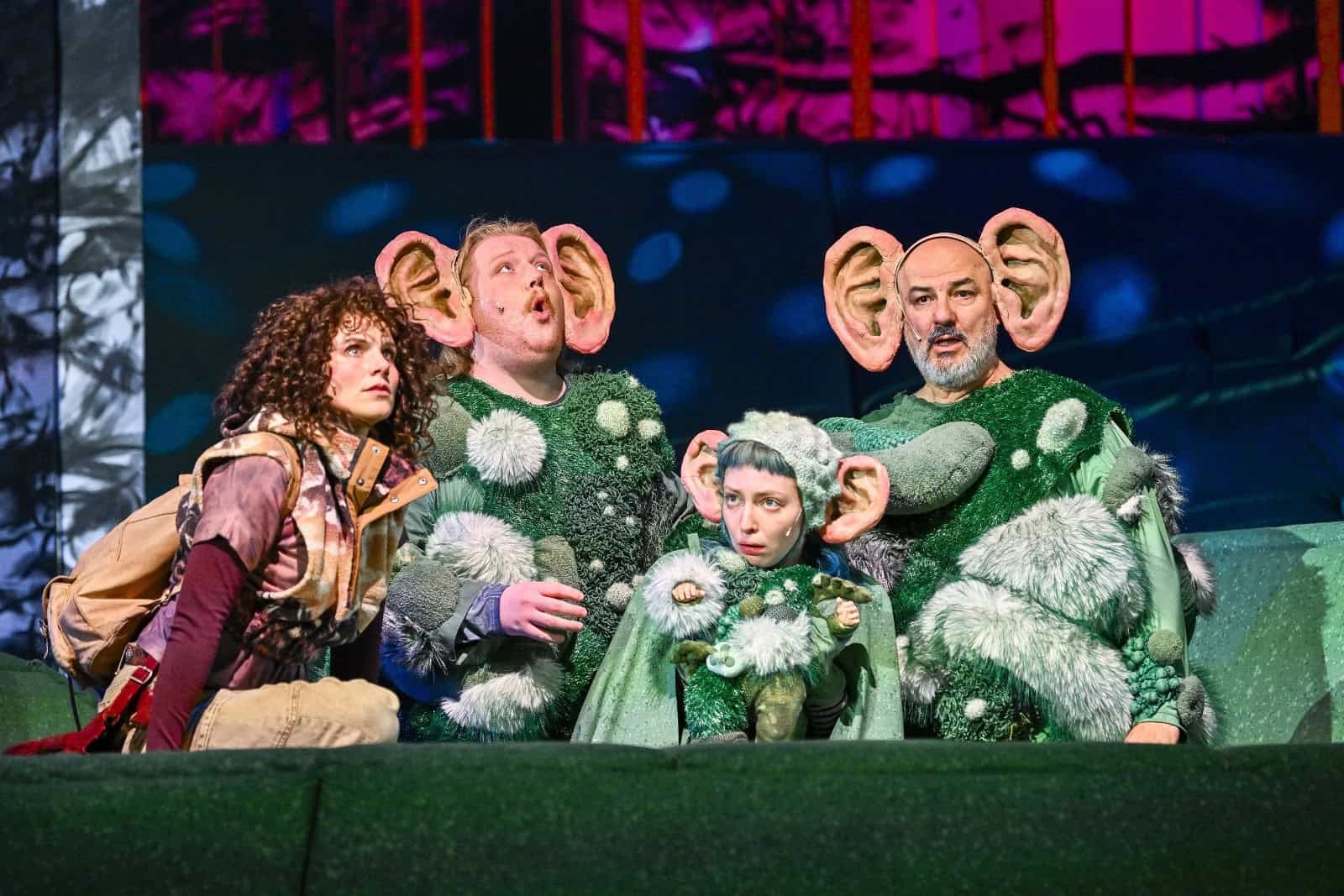 Eines der vielen Märchen: "Ronja Räubertochter" im Schauspielhaus Dresden. Foto: Sebastian Hoppe  