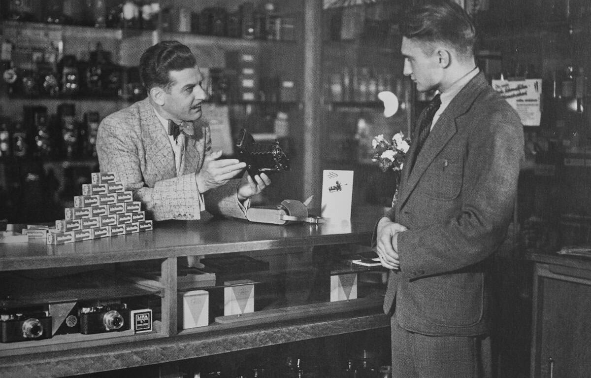 Werbefotos von Zeiss Ikon in einem Dresdner Fotogeschäft um 1939, Geschenk von Angelika Förster geb. Steglich 