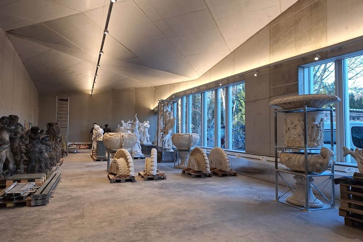 Die Skulpturen und Fragmente wurden in Abstimmung mit der Zwingerbauhütte platziert. Foto: SIB Die Skulpturen und Fragmente wurden in Abstimmung mit der Zwingerbauhütte platziert. Foto: SIB