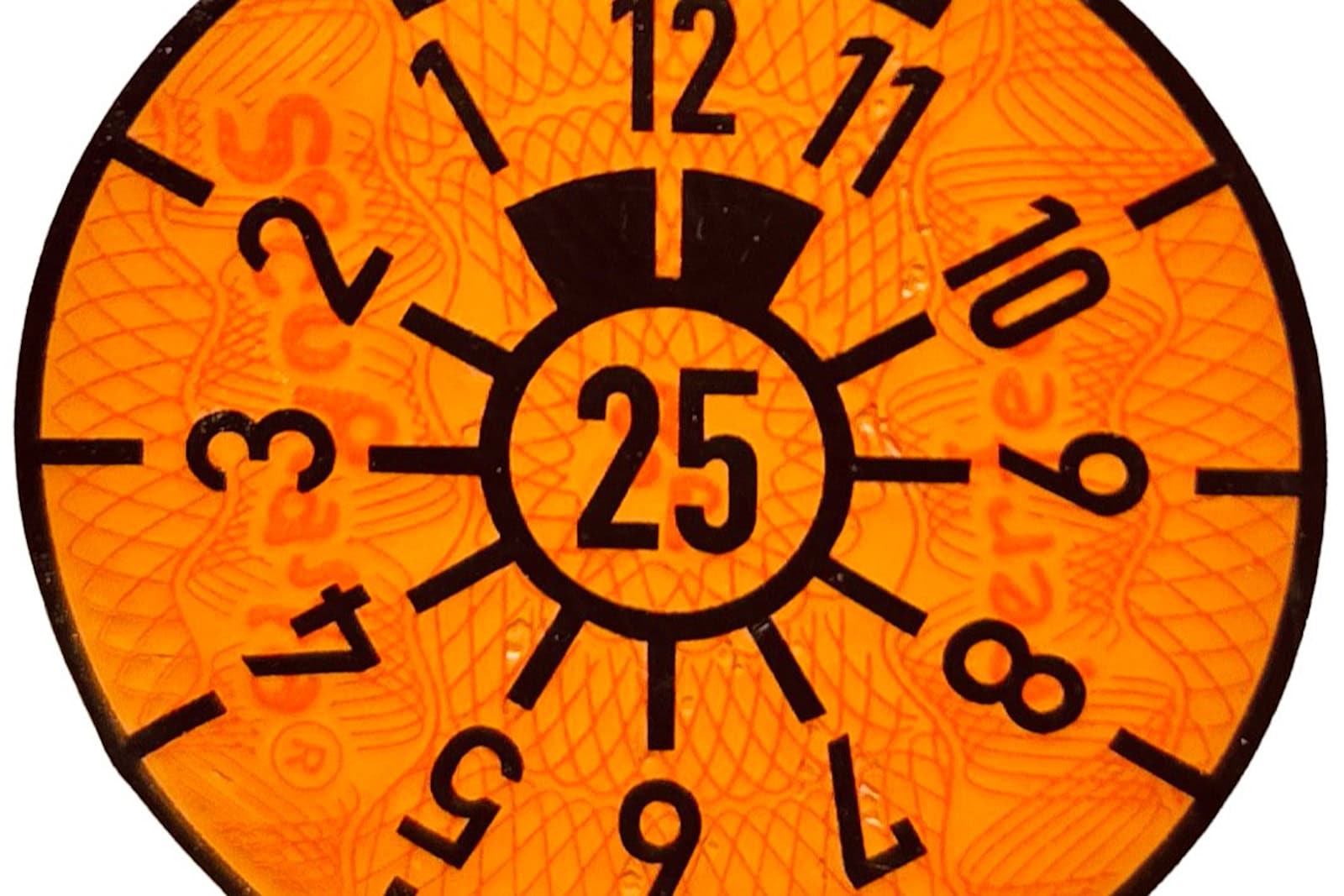 Wer noch eine 25-er Plakette auf dem Kennzeichen hat, sollte sich zur Hauptuntersuchung anmelden. Foto: TÜV Süd