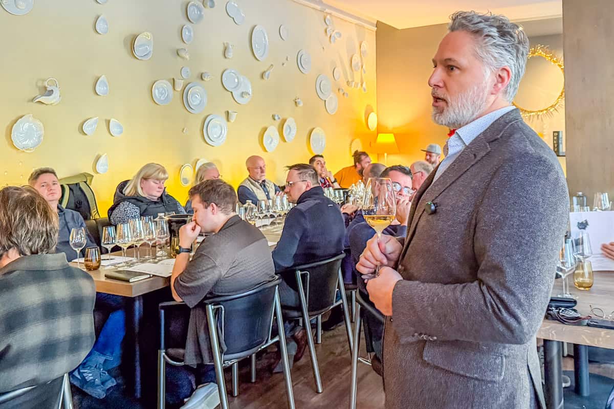Die Masterclass-Verkostung im Dresdner Restaurant von Mario Pattis. Foto: Ulrich van Stipriaan Die Masterclass-Verkostung im Dresdner Restaurant von Mario Pattis. Foto: Ulrich van Stipriaan