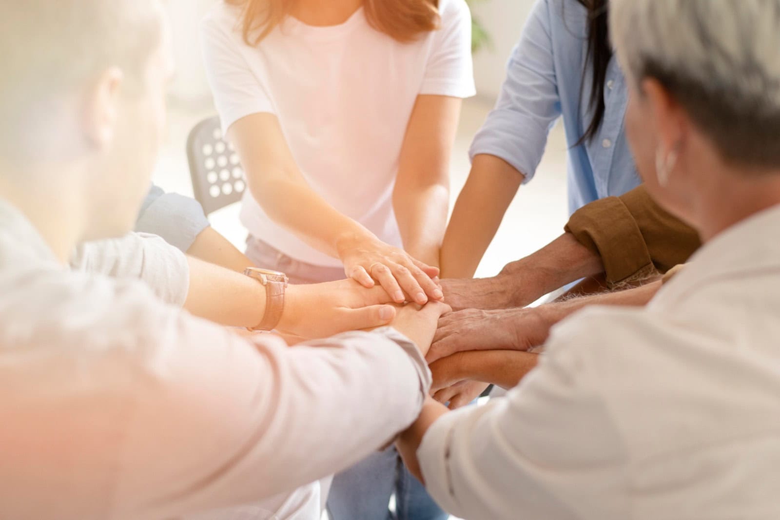 Wer sich ehrenamtlich engagiert, kann von der Ehrenamtskarte profitieren. Foto: Freepik