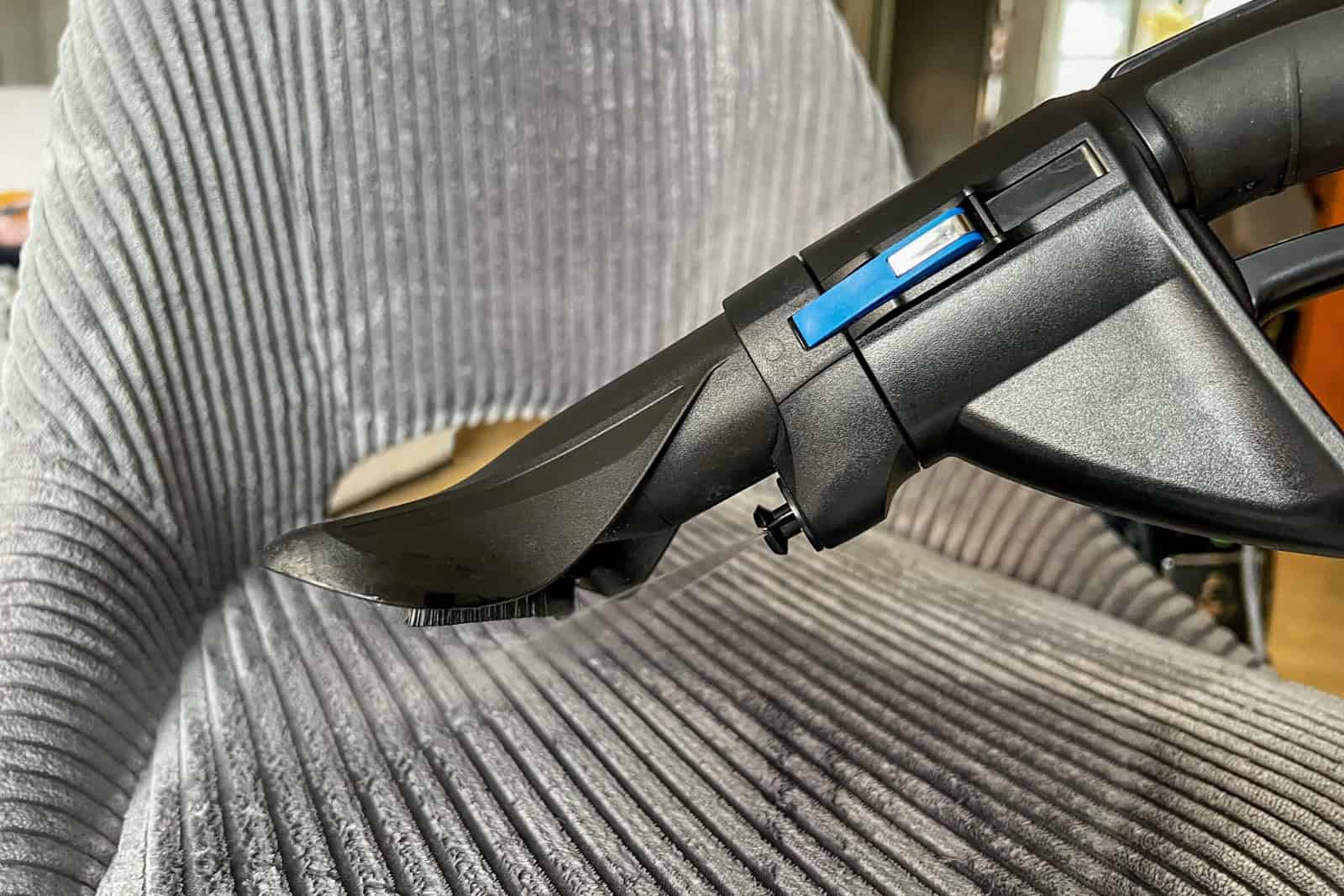 Waschsauger können ihren Wohntextilien zu neuer Schönheit verhelfen. Foto: TÜV Süd