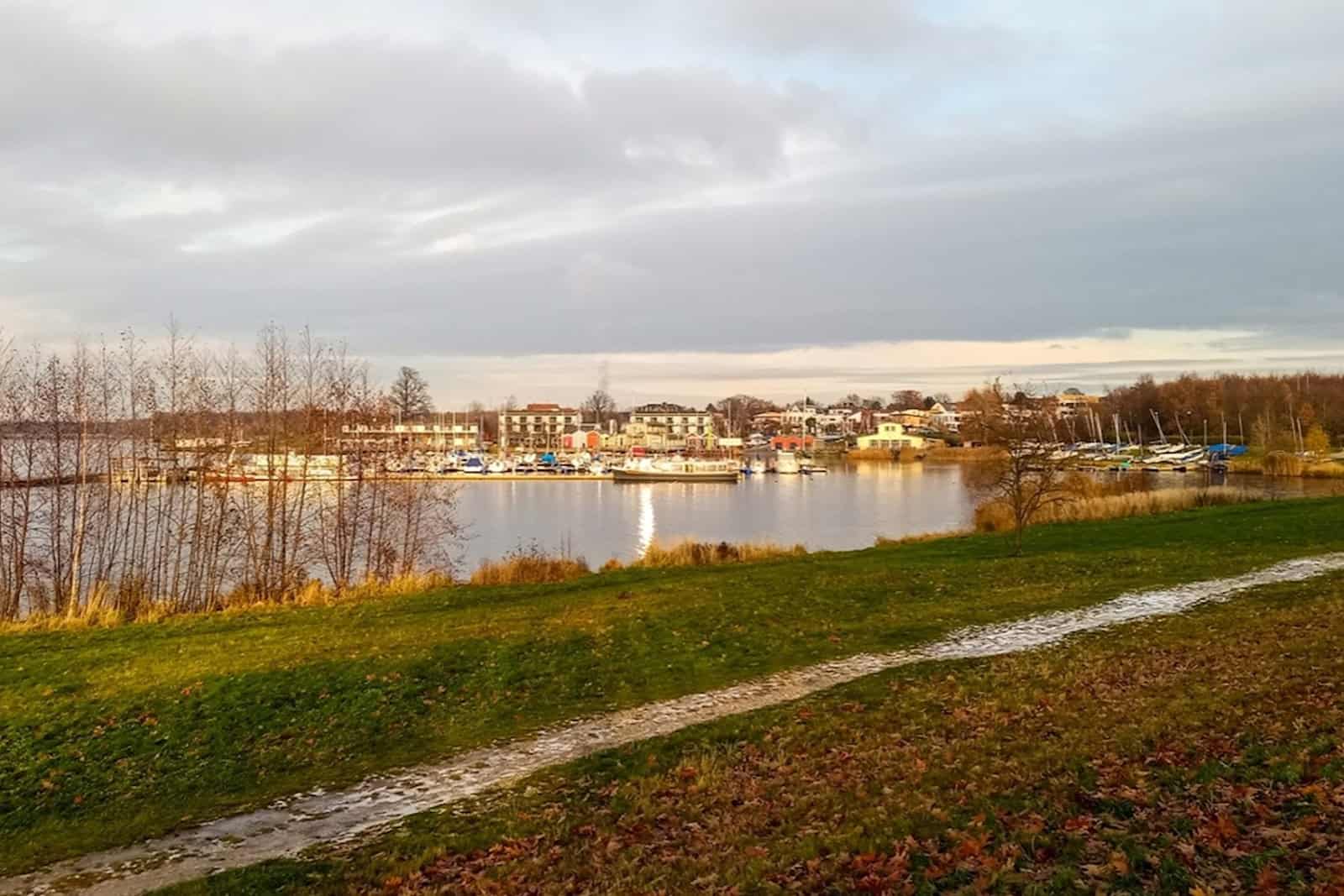 Der Cospudener See bei Leipzig lädt Freizeitkapitäne ein. Foto: Landesdirektion Sachsen  
