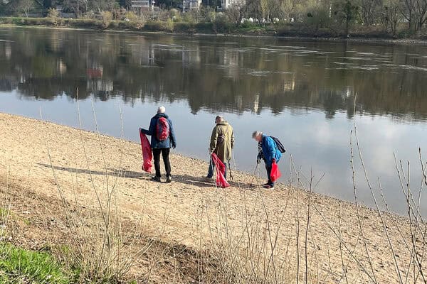 Im vergangenen Jahr wurden über sechs Tonnen Müll entlang der Elbe ein gesammelt. Foto: Landeshauptstadt Dresden