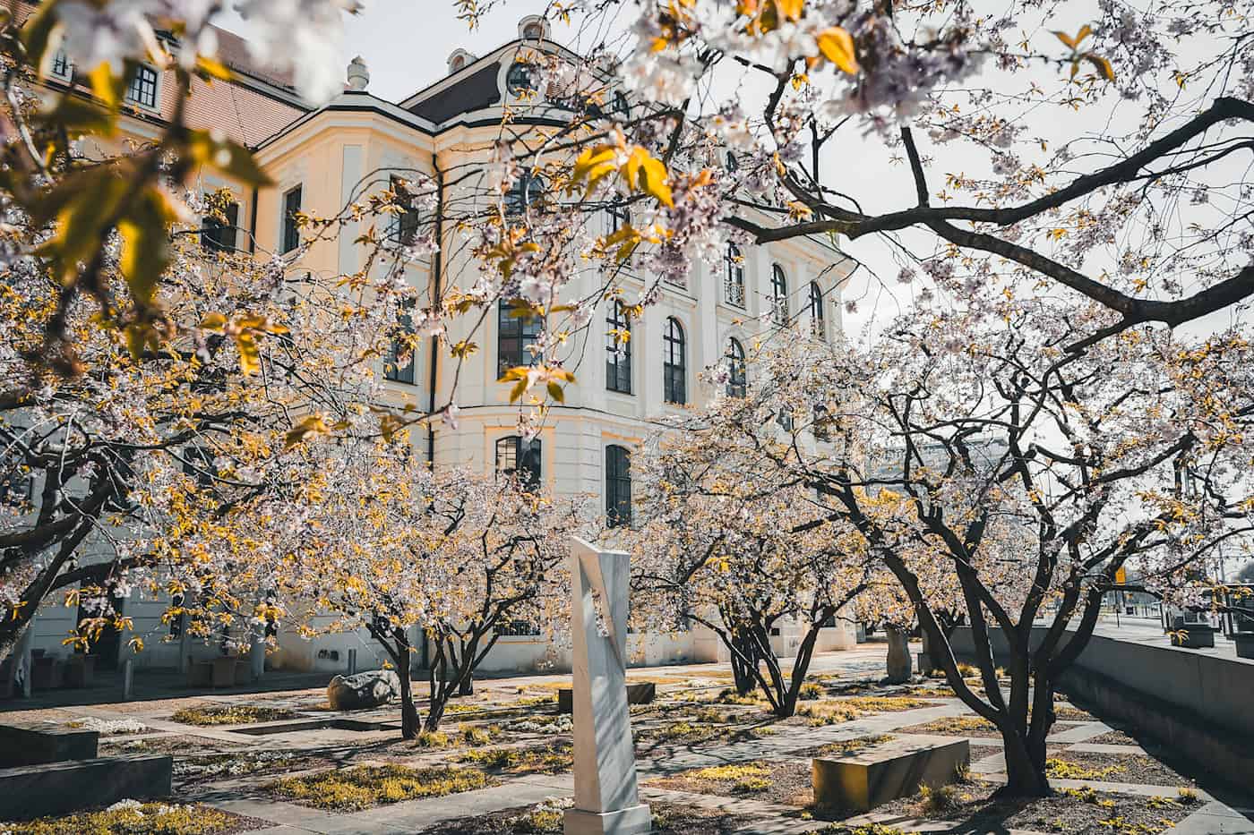 Das Landhaus beherbergt die Plattenbau-Ausstellung. Foto: Michael R. Hennig (DML-BY)