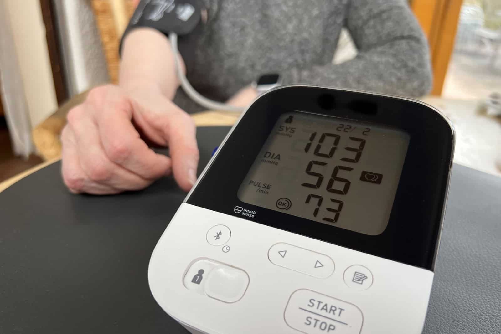 Der TÜV Süd weiß, worauf Sie beim Kauf eines Blutdruckmessgerätes achten sollten. Foto: TÜV Süd