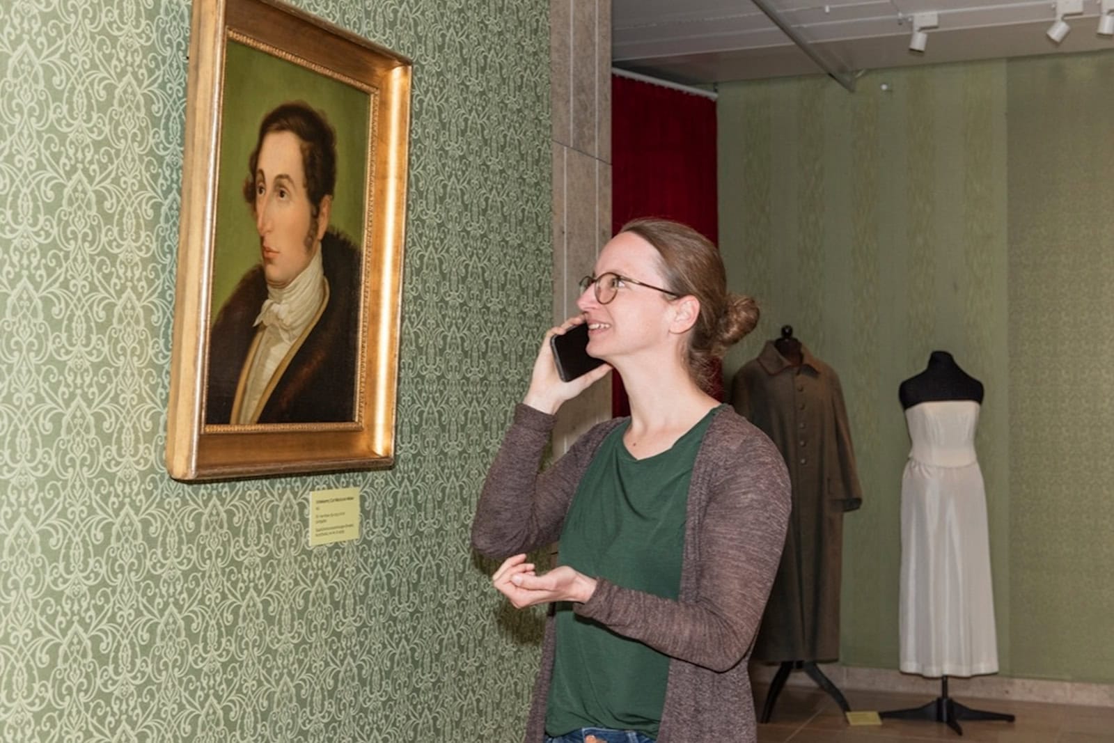 Kuratorin Dr. Andrea Hammes lädt am 22. April zur ersten Telefonführung in die Ausstellung „Kein Freischütz für Dresden. Carl Maria von Weber und die deutsche Oper“ ein.  Foto Ramona Ahlers-Bergner