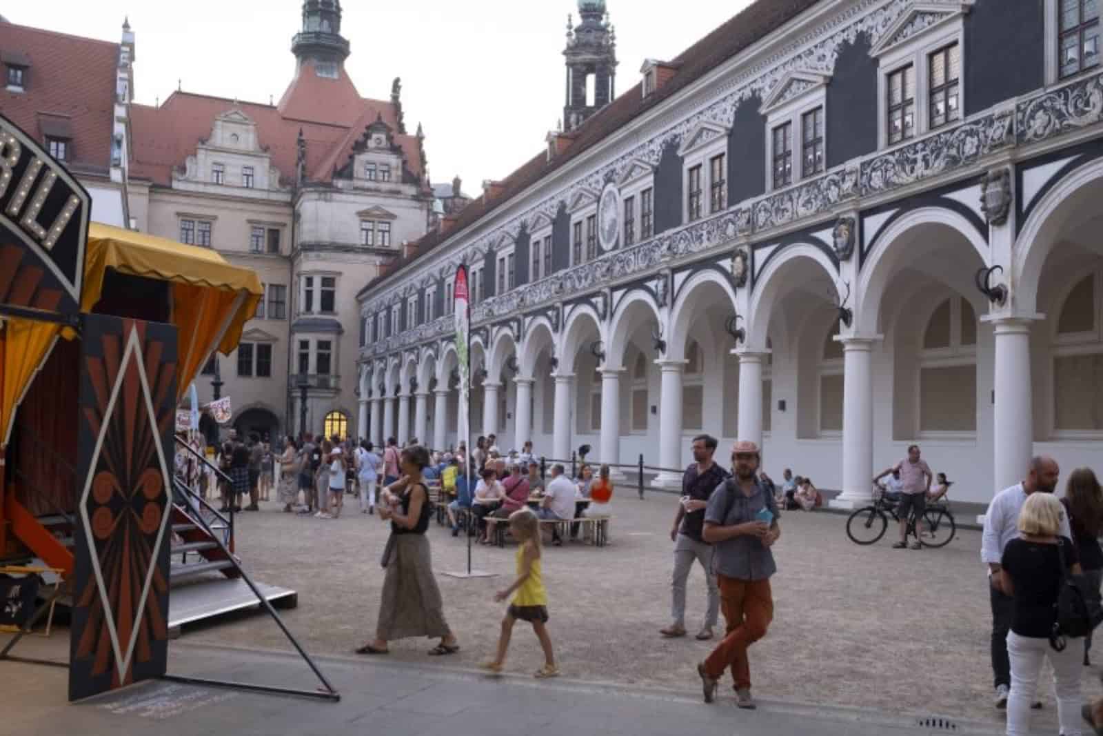 Auch der Stallhof des Dresdner Schlosses kann bei der Museumsnacht besucht werden. Foto: LHD Dresden/Matthias Rietschel