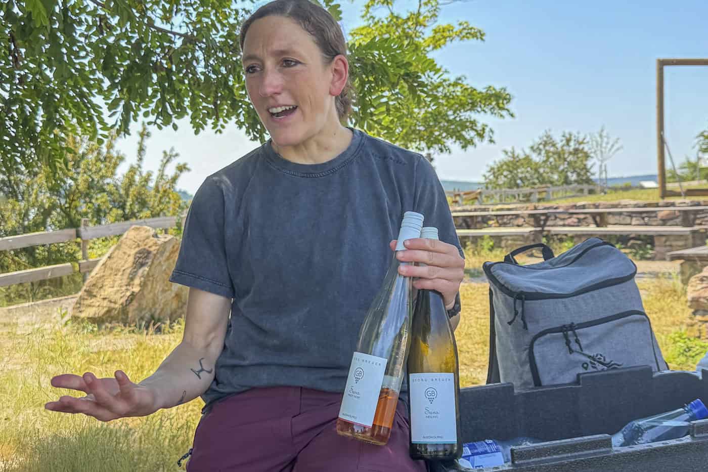 Winzerin Theresa Breuer empfiehlt, die alkoholfreien Weine mit Sprudel zu trinken. Foto: Ulrich van Stipriaan Winzerin Theresa Breuer empfiehlt, die alkoholfreien Weine mit Sprudel zu trinken. Foto: Ulrich van Stipriaan