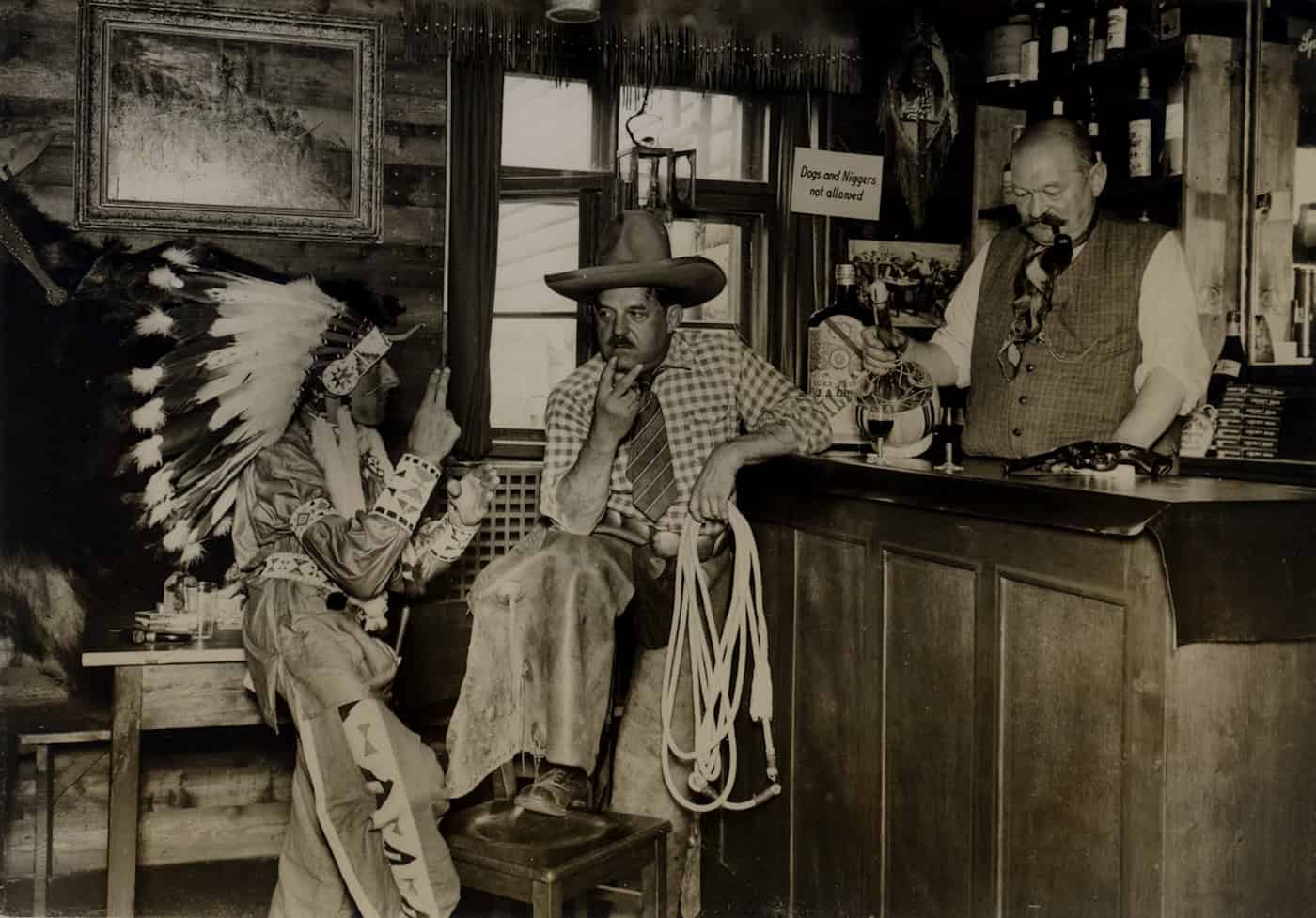 Patty Frank in der Bar zum grinsenden Präriehund. Foto: Karl May Museum Patty Frank in der Bar zum grinsenden Präriehund. Foto: Karl May Museum