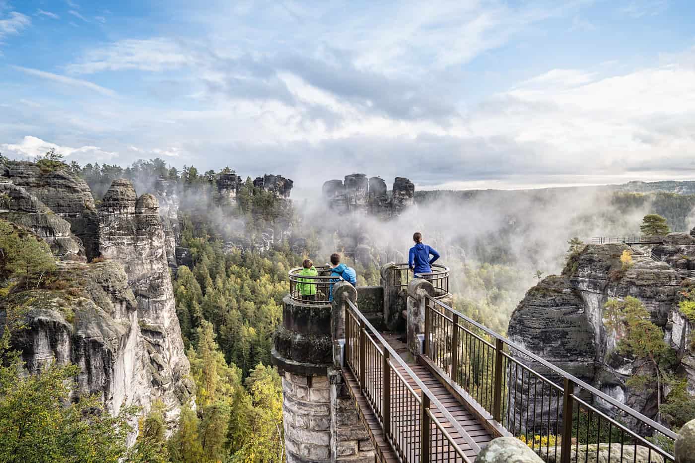 Blick von der Basteibrücke in die Schlucht . Foto: Dennis Stratmann/TMGS