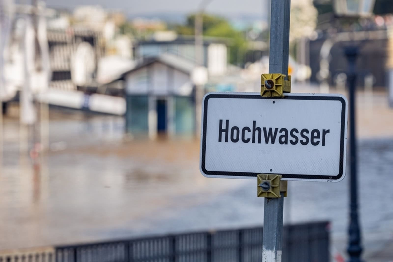 Können sich Hausbesitzer noch einen Versicherungsschutz bei Elementarschäden (zum Beispiel bei Hochwasser) noch leisten? Foto:  LfULG/ Burkhard Lehmann)
