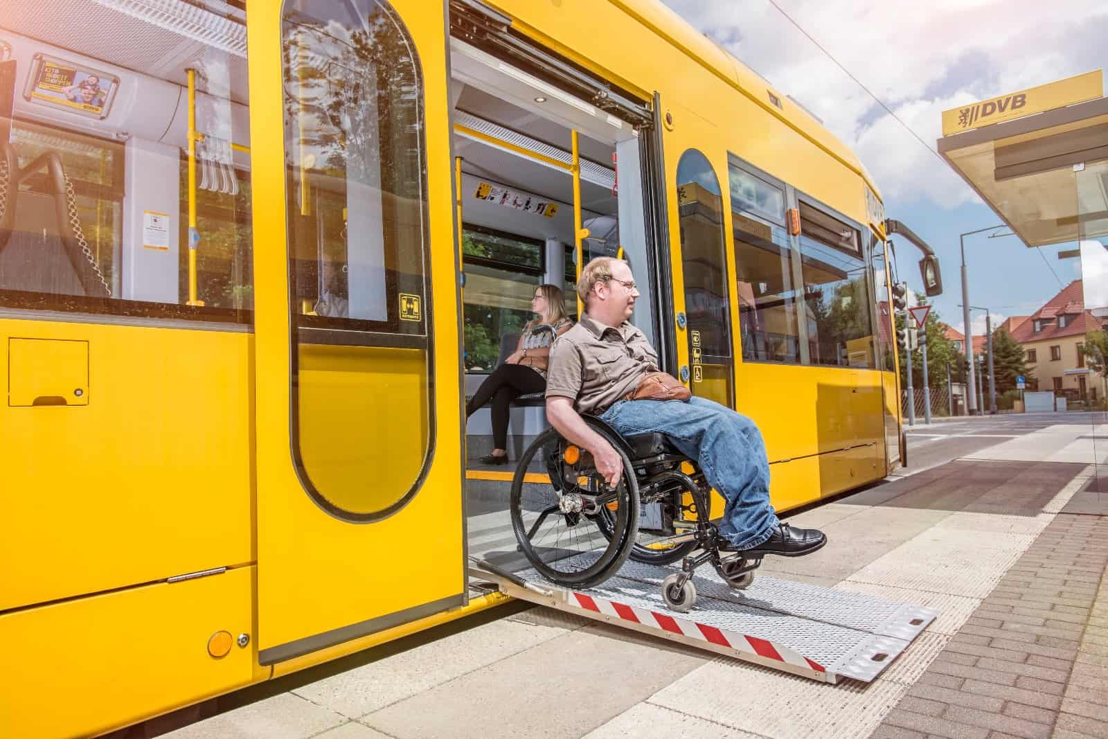 Die DVB laden mobilitätseingeschränkte Menschen zum Training ein. Foto: DVB