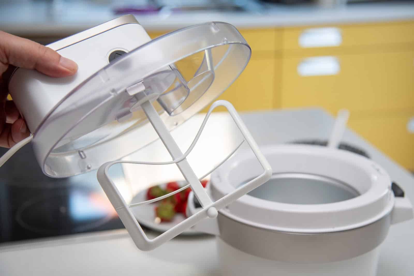 Der TÜV Süd erklärt, worauf Sie beim Kauf einer Eismaschine achten sollten. Foto: TÜV Süd