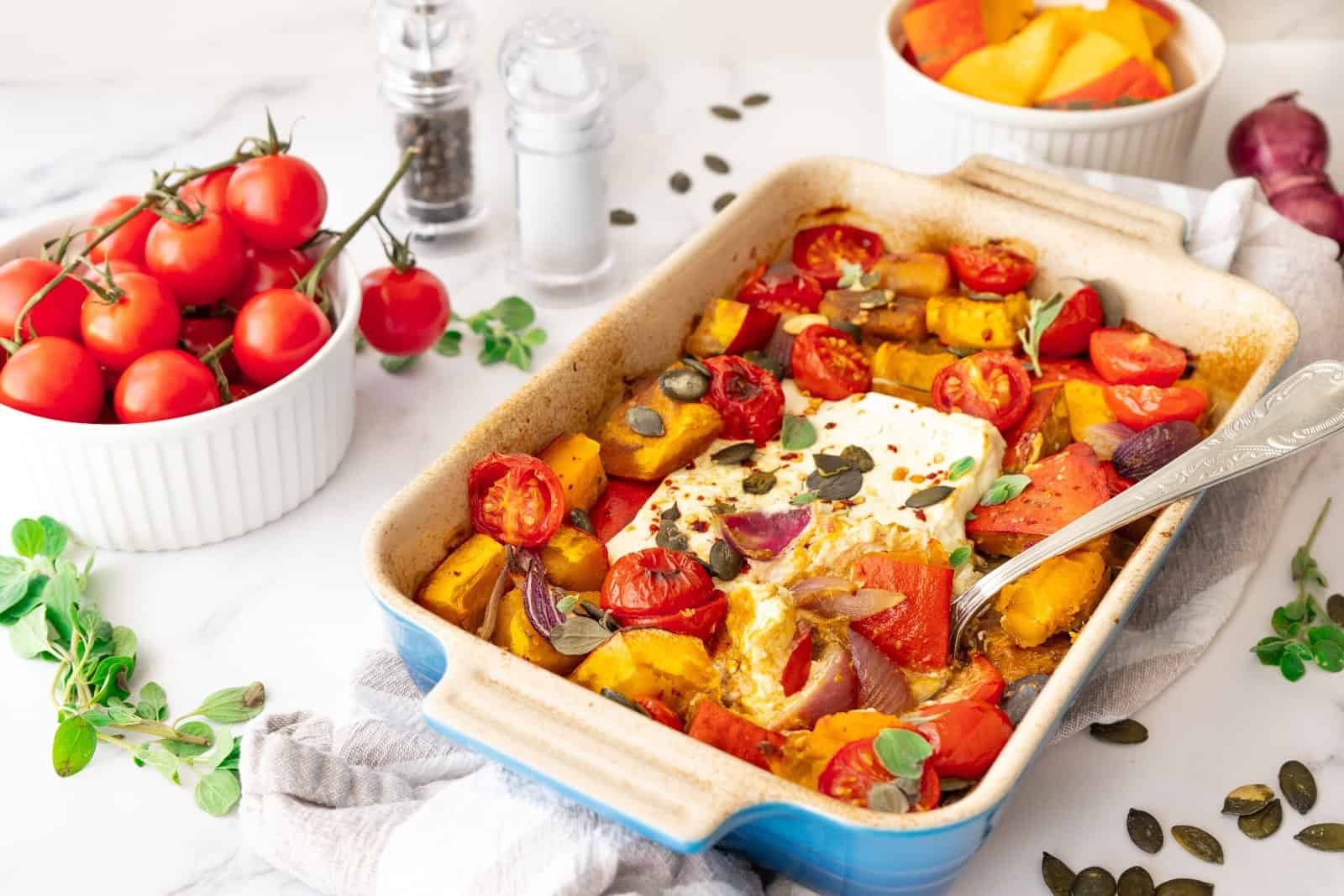 Rezeptvorschlag: Ofen-Hokkaido mit Kürbiskernöl und Feta. Foto: BIO PLANÈTE Ölmühle Moog GmbH 