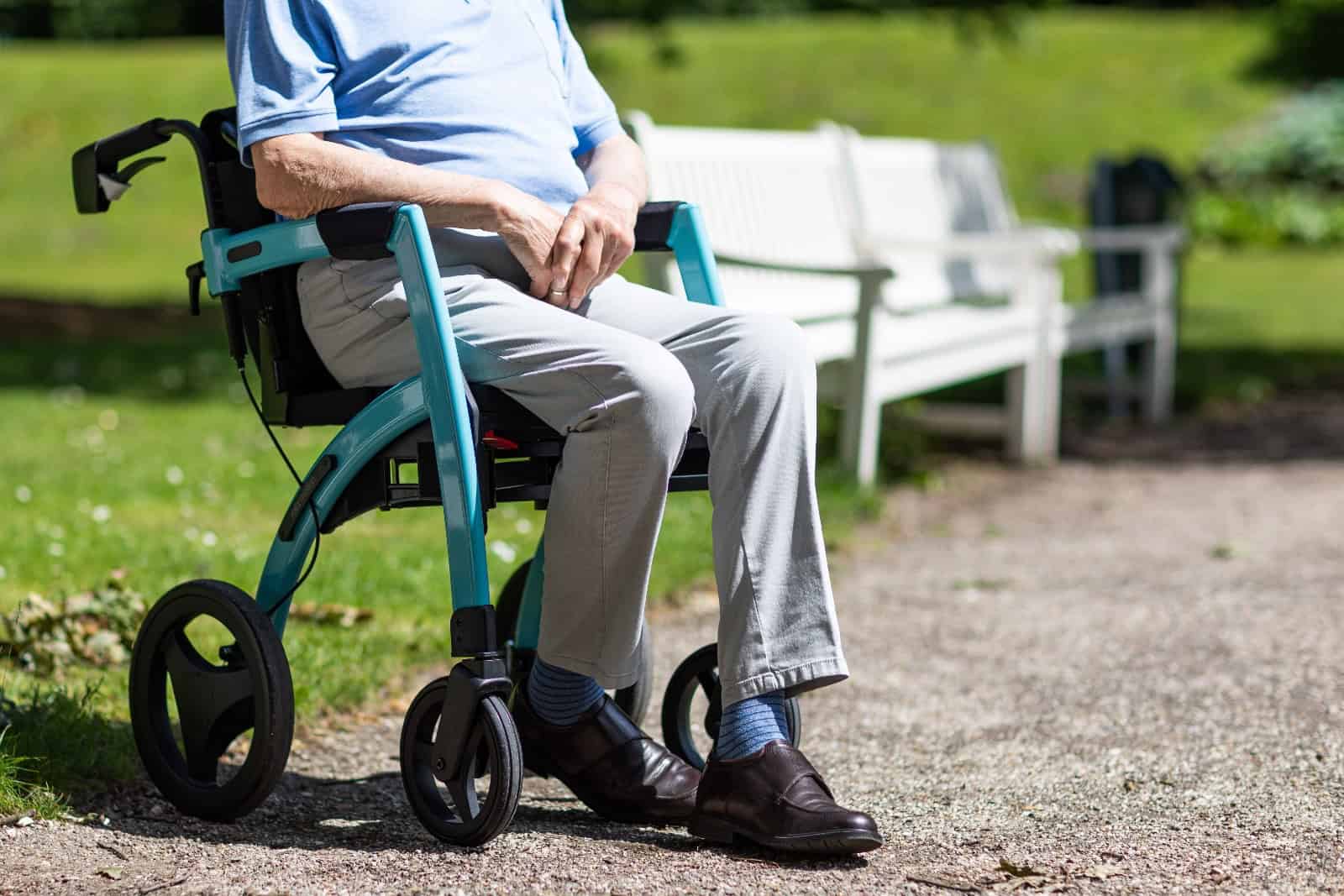 Barrierefreie Zugänge und Wege erleichtern besonders älteren Menschen die Mobilität. Foto: Pexels