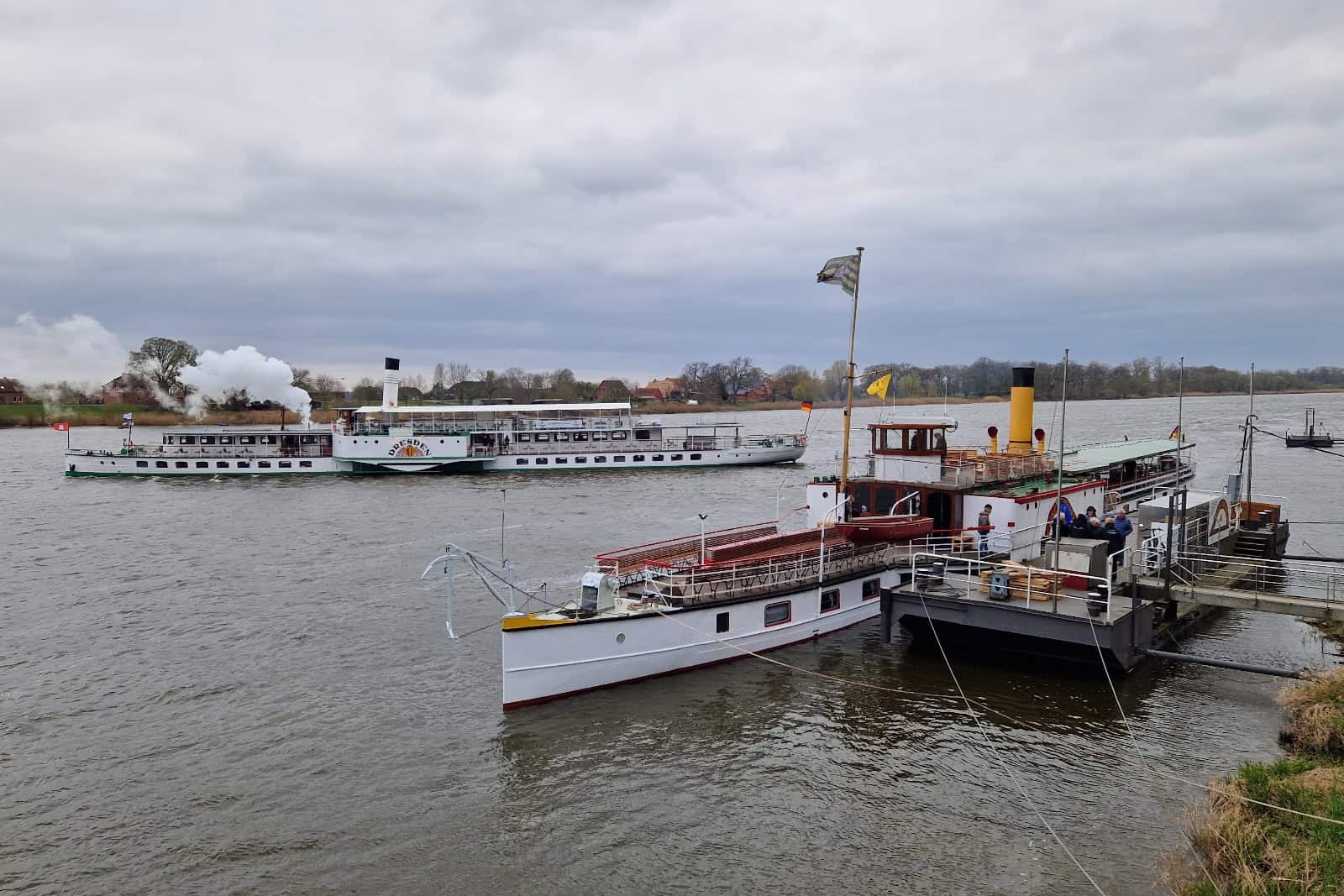 Die Reise startet an Bord des historischen Schaufelraddampfers "Dresden".  Foto: Hillmann/Steam Cruises
