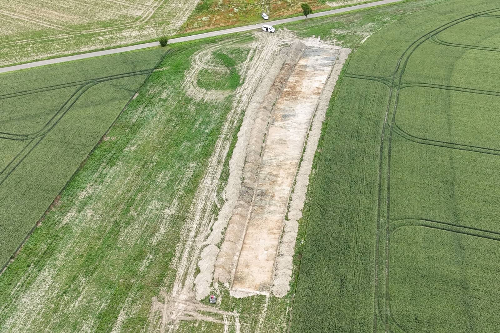 Drohnenübersicht der Ausgrabungsfläche bei Hahnefeld, Gemeinde Stauchitz . Foto: Landesamt für Archäologie Sachsen