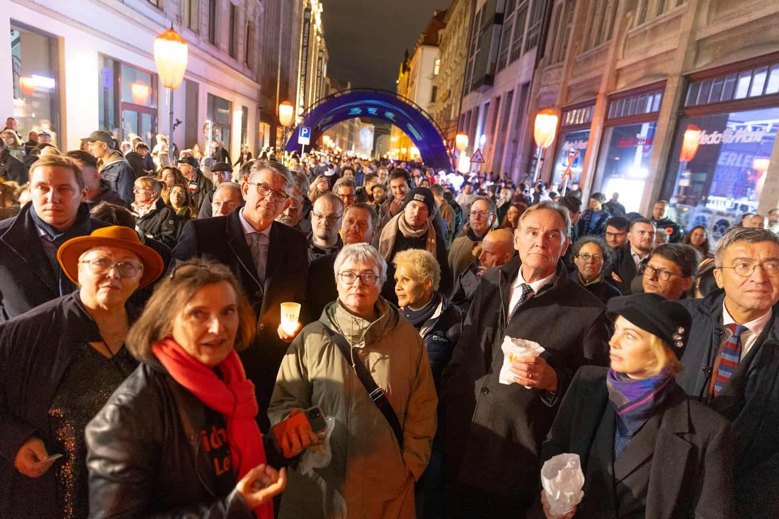 Lichtfest Leipzig 2025 - auf dem Lichtweg. Foto:  Stefan Hoyer/Punctum