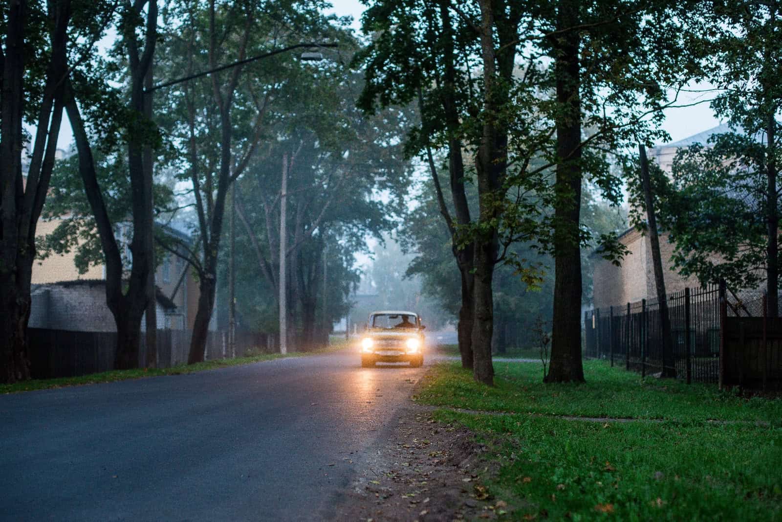 Überprüfen Sie noch vor dem Herbst ihre Fahrzeugbeleuchtung. Foto: Pexels/Valeriya
