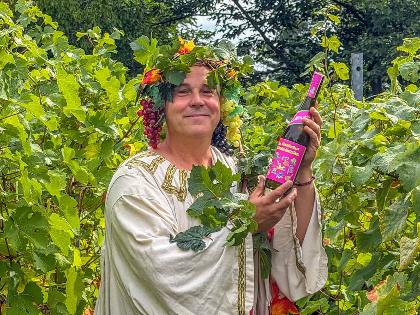 "Bacchus" Sascha Graedtke freut sich auf den limitierten Kerner. Foto: Ulrich van Stipriaan 
