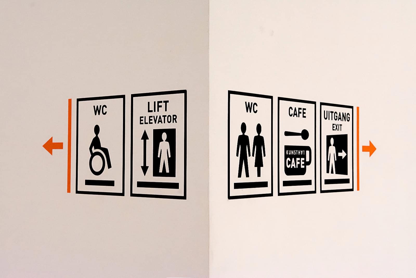Wenn die Blase drückt: Das Seniorenprojekt "Nette Toilette" sorgt für Sicherheit beim Spaziergang und bei Erledigugen. Foto: Pexels/Jan van der Wolf