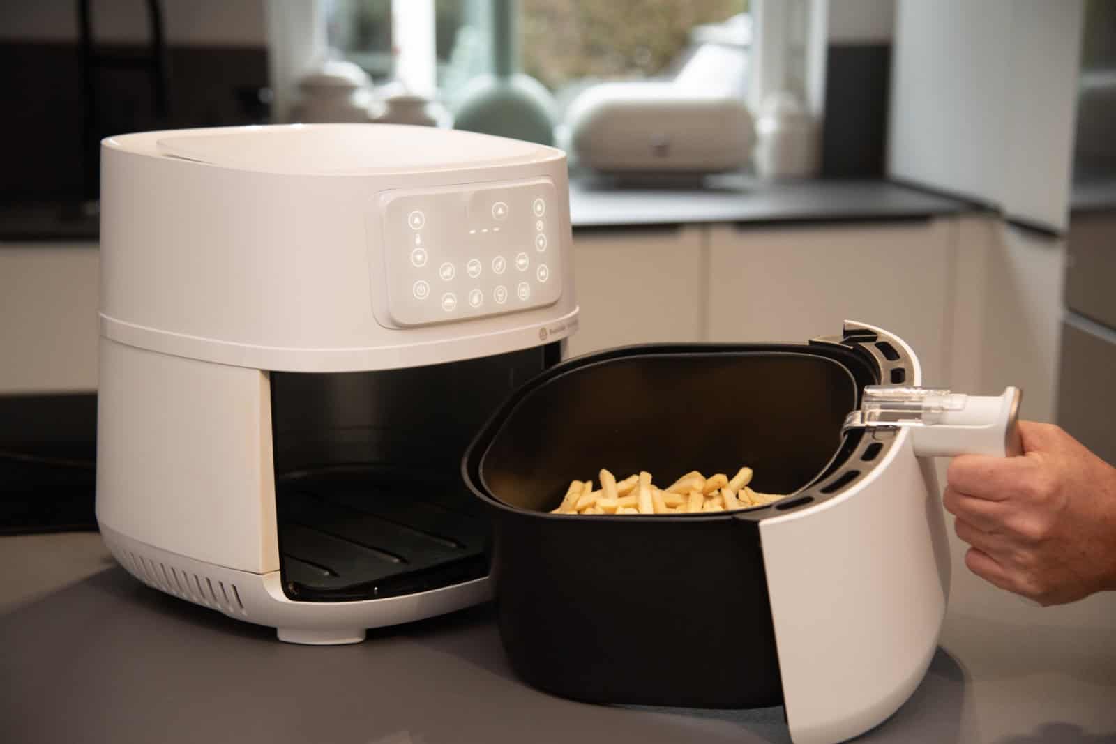 Der Tüv Süd weiß, worauf Sie beim Kauf eines Airfryers achten sollen. Foto: TÜV Süd
