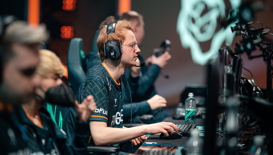 Rogue dominates Misfits in the LEC playoffs