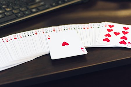 Die Entstehung des ersten Online Casinos: Der Beginn vom Online Glücksspiel