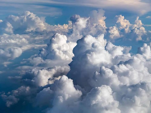 Aerosolpartikel machen Wolkenbildung erst möglich. Forschende des TROPOS in Leipzig gehen ihrer Entstehung jetzt mit Drohnen auf den Grund.