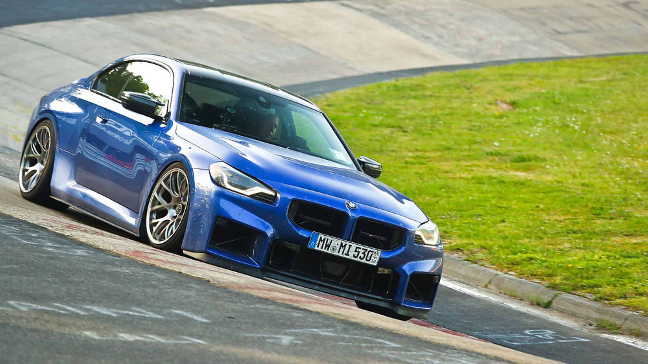 Der BMW M2 der Hochschule Mittweida erfährt Daten unter Rennbedingungen auf dem Nürburgring.