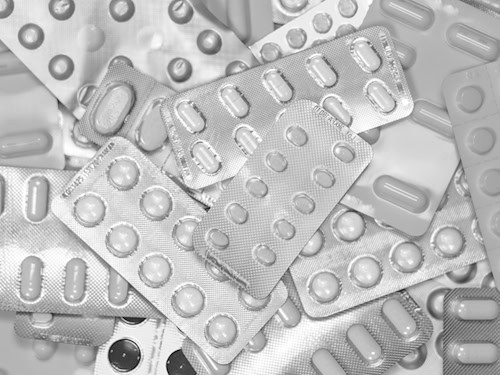 Millionen Menschen nehmen täglich Schilddrüsen-Hormone. Eine neue Studie prüft, ob das immer nötig ist.