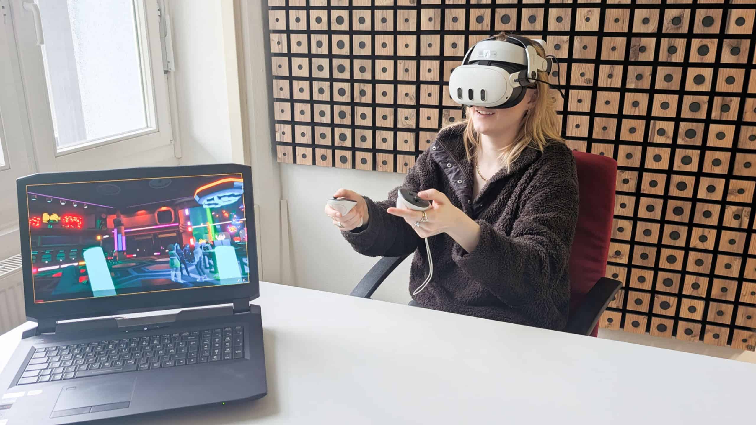 Tanzfläche in der Virtual Reality: Der Laptop zeigt, was auch die Probanden durch ihre VR-Brillen sehen werden.