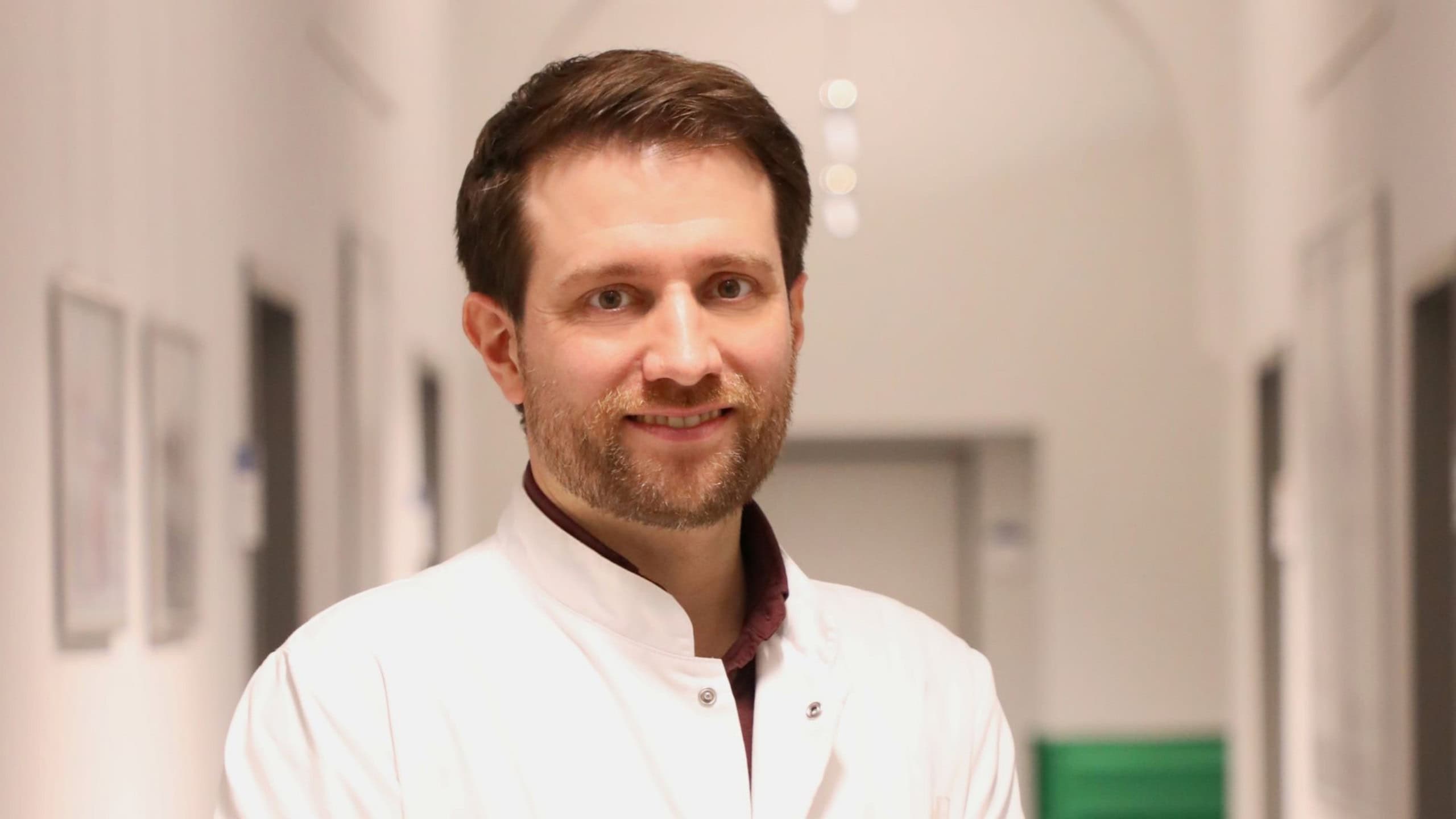 Porträt des Mediziners und KI-Forschers Prof. Jakob Nikolas Kather.